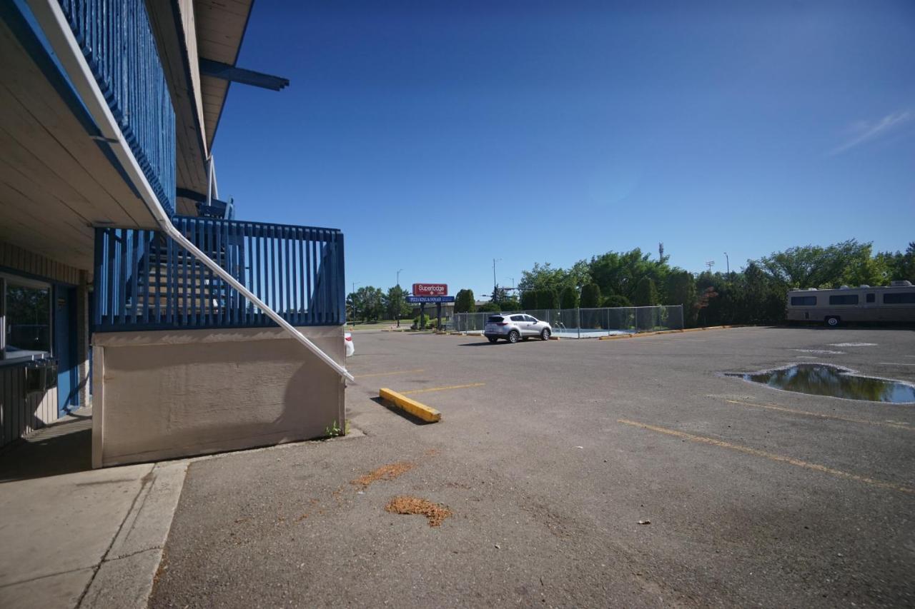 Superlodge Canada Lethbridge Exterior photo